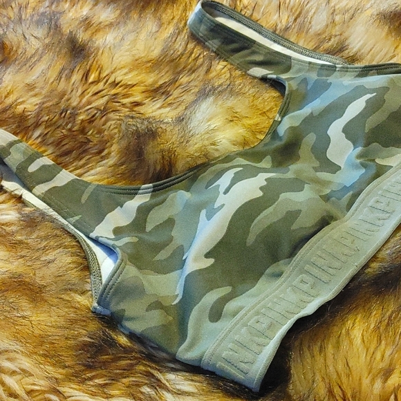 Victoria's Secret "PINK" L green camo bra - Picture 2 of 5